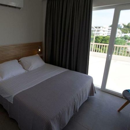 Seaside Renovated Top Floor Apartment Saronida Exterior foto