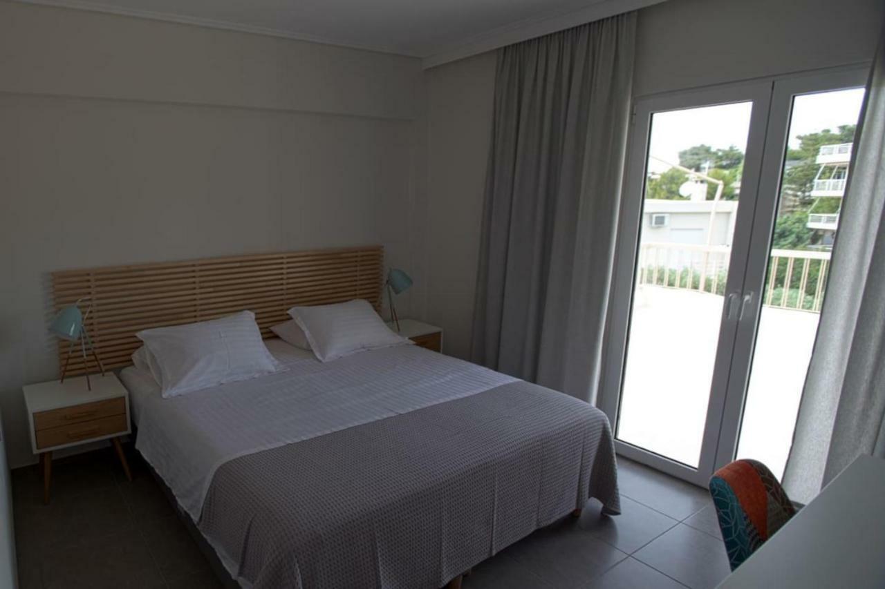 Seaside Renovated Top Floor Apartment Saronida Exterior foto
